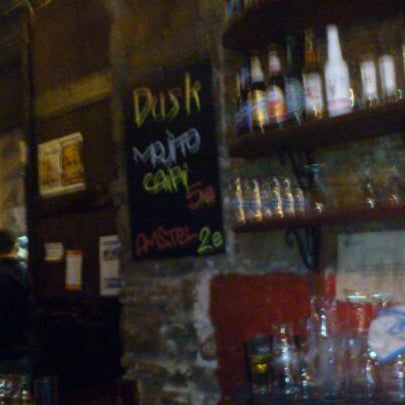 4/21/2012 tarihinde Joseph S.ziyaretçi tarafından Dusk Bar'de çekilen fotoğraf