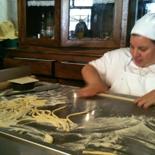 Das Foto wurde bei Osteria da Fortunata - Pellegrino von Andrea C. am 5/26/2012 aufgenommen