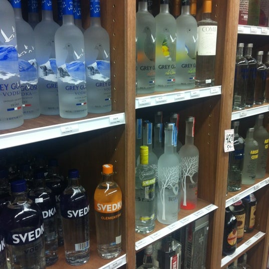 Photo taken at Park Place Wines &amp; Liquors by Erin L. on 7/27/2012