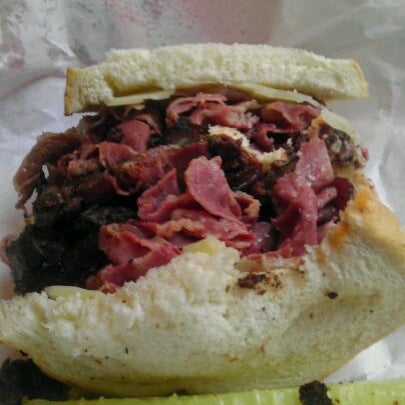 Photo taken at Reuben&#39;s Deli by ✈--isaak--✈ on 10/27/2011