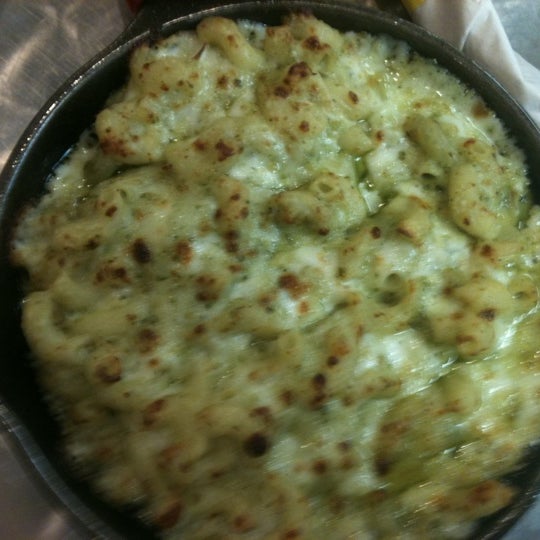 Photo taken at Cheese-ology Macaroni &amp; Cheese by Rachel T. on 4/30/2011