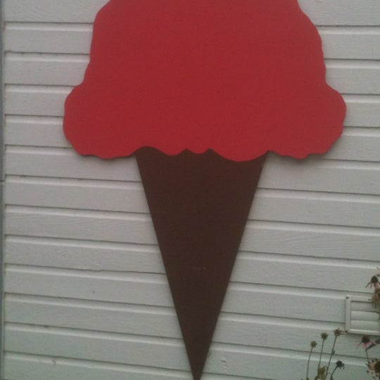 The Village Scoop Ice Cream Parlor in Marine on Saint Croix