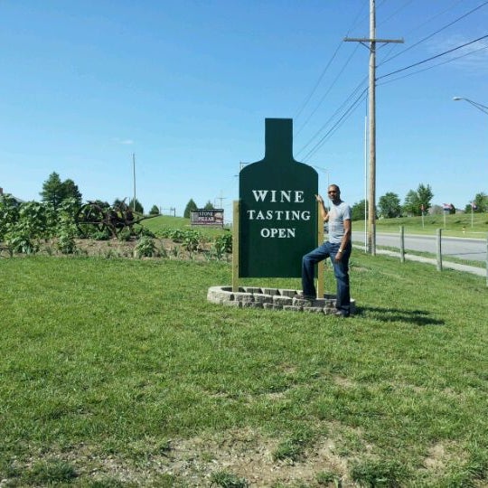 Foto tomada en Stone Pillar Vineyard &amp; Winery  por Kerwin G. el 5/20/2012