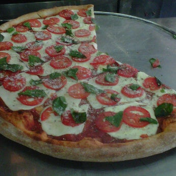 10/20/2011にFiore M.がRay&#39;s Famous Original Pizzaで撮った写真