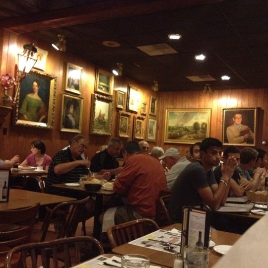 Das Foto wurde bei Little Venice Restaurant von Jay M. am 9/7/2012 aufgenommen