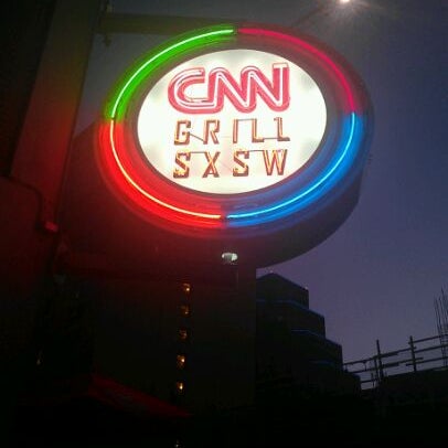 Foto scattata a CNN Grill @ SXSW (Max&#39;s Wine Dive) da Tiffany K. il 3/12/2012