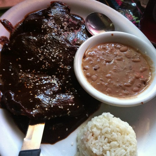 Снимок сделан в El Comal Mexican Restaurant пользователем Ron W. 3/3/2012