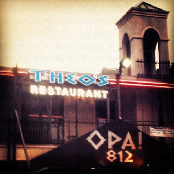 Foto scattata a Theo&#39;s Restaurant da James R. il 5/11/2012