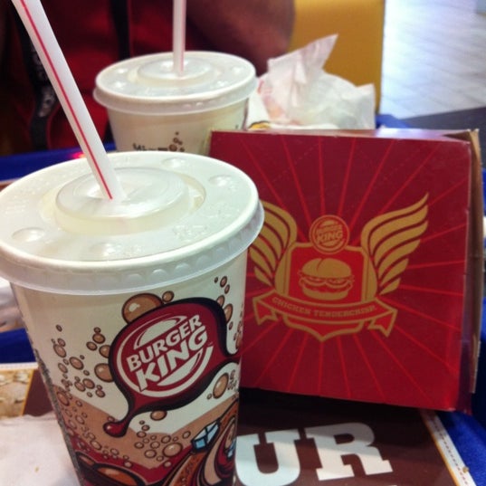 รูปภาพถ่ายที่ Burger King โดย Lucia M. เมื่อ 10/5/2011