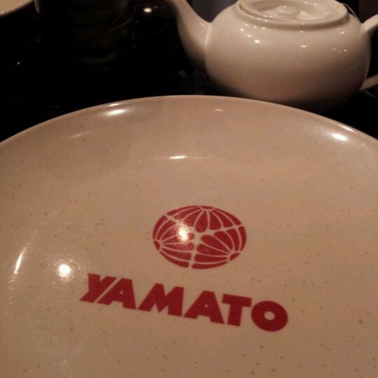 Снимок сделан в Yamato Japanese Steak House &amp; Sushi Bar пользователем Katie G. 1/18/2012
