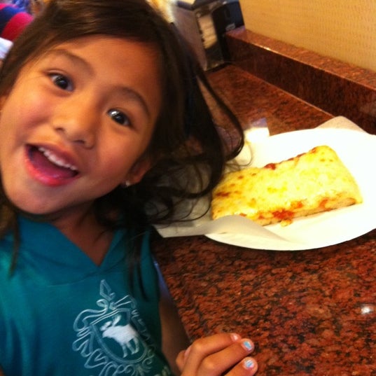 Photo taken at Mama Theresa&#39;s Pizzeria &amp; Restaurant by Binky B. on 10/10/2011