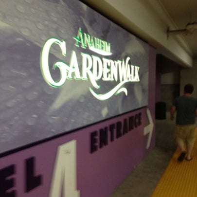 Foto tirada no(a) UltraLuxe Anaheim Cinemas at GardenWalk por Sergio M. em 7/29/2012