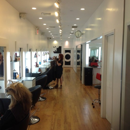 9/10/2012にMontana C.がYGallery Hair Salon Sohoで撮った写真