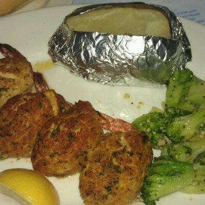 Photo taken at DiNardo&#39;s Famous Seafood by Tracy W. on 2/28/2012