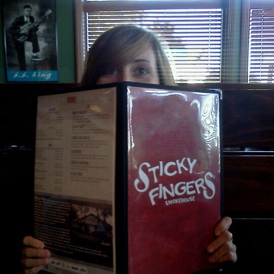 Foto scattata a Sticky Fingers Smokehouse - Get Sticky. Have Fun! da dakota j. il 11/8/2011