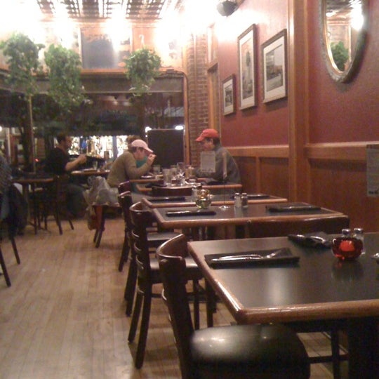 Foto tomada en Jac&#39;s Dining &amp; Tap House  por Paul B. el 10/16/2011