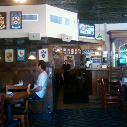 รูปภาพถ่ายที่ O&#39;Tooles Restaurant &amp; Pub โดย Colleen M. เมื่อ 9/10/2011