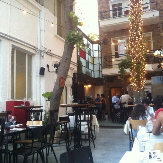 7/21/2012 tarihinde Erez A.ziyaretçi tarafından Café Europa'de çekilen fotoğraf