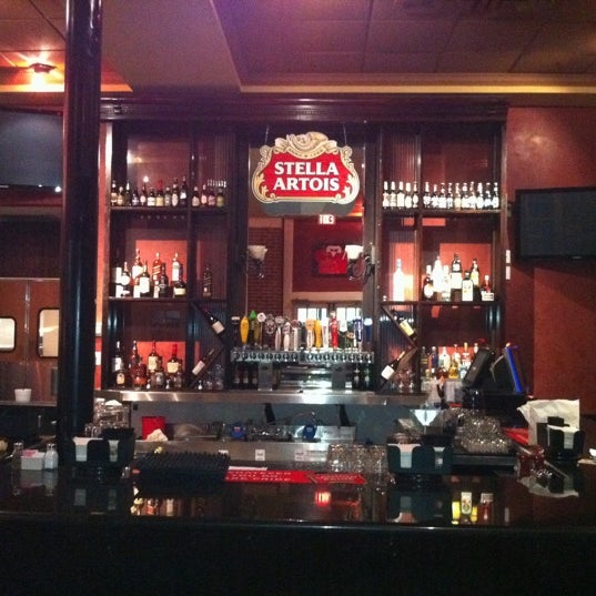 รูปภาพถ่ายที่ The Allen Wickers Sports Pub &amp; Grill โดย Matt W. เมื่อ 3/27/2011