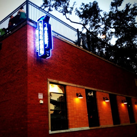 Foto tirada no(a) Live Oak Music Hall &amp; Lounge por Greg F. em 8/5/2012