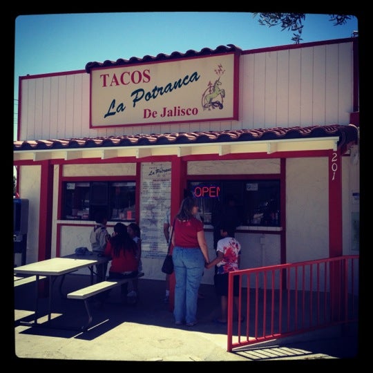Foto tirada no(a) Tacos La Potranca De Jalisco por Chaz F. em 7/4/2012