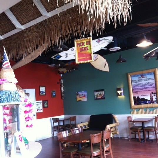 รูปภาพถ่ายที่ Maui Wowi Hawaiian Coffees &amp; Smoothies โดย Carolyn H. เมื่อ 7/30/2012