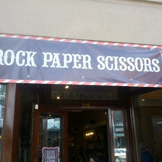 รูปภาพถ่ายที่ Rock Paper Scissors โดย Shawn L. เมื่อ 8/5/2012