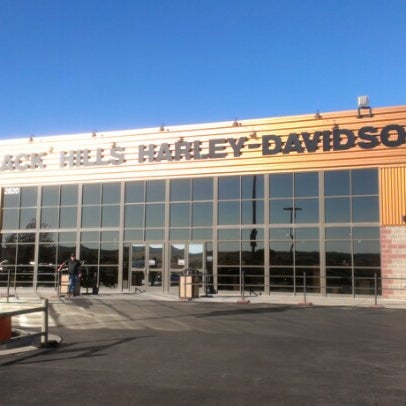 Das Foto wurde bei Black Hills Harley-Davidson von Michael B. am 9/8/2012 aufgenommen