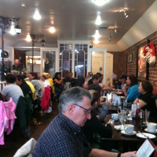รูปภาพถ่ายที่ Midtown Crêperie &amp; Café โดย D L. เมื่อ 3/31/2012