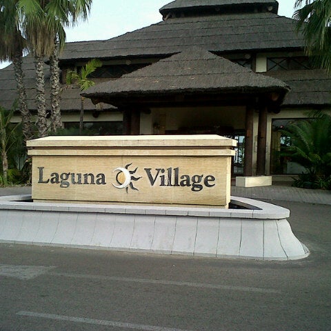 8/18/2012 tarihinde Mar B.ziyaretçi tarafından Laguna Village'de çekilen fotoğraf