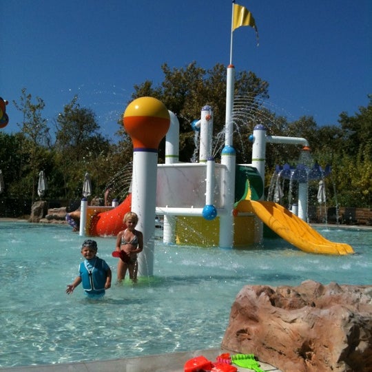 Das Foto wurde bei The Lagoon Poolbar von Hermi H. am 8/18/2011 aufgenommen