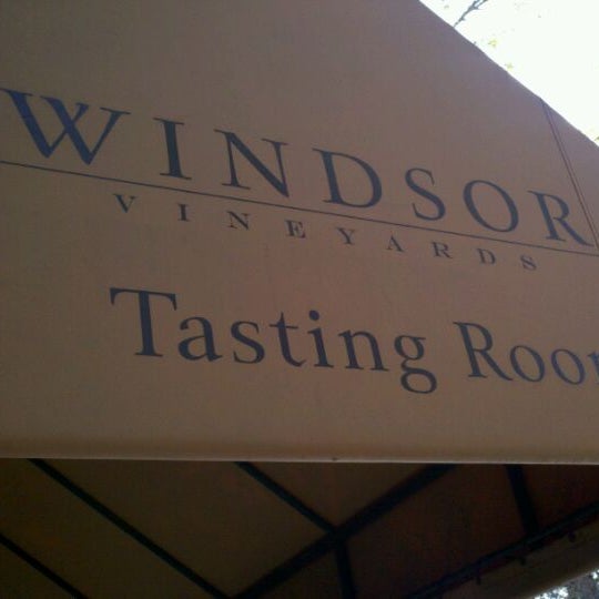 รูปภาพถ่ายที่ Windsor Vineyards Tasting Room โดย Ken W. เมื่อ 3/11/2012
