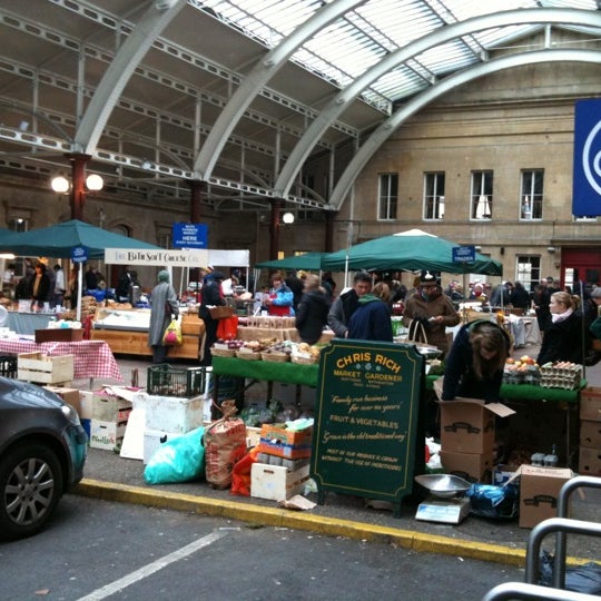 Foto tomada en Green Park Station Market  por Lloyd B. el 1/29/2011