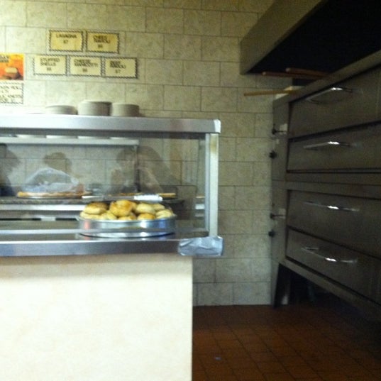 3/29/2011에 Katie님이 Tony Oravio Pizza에서 찍은 사진