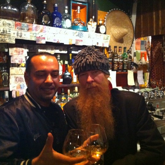 Das Foto wurde bei Little Mexico Cantina &amp; Tequila Bar von marco jose a. am 3/30/2012 aufgenommen
