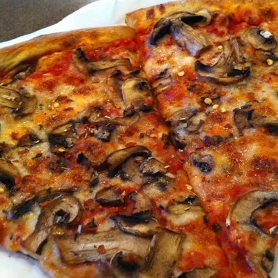 1/25/2011にJulie K.がPizza on Pearlで撮った写真