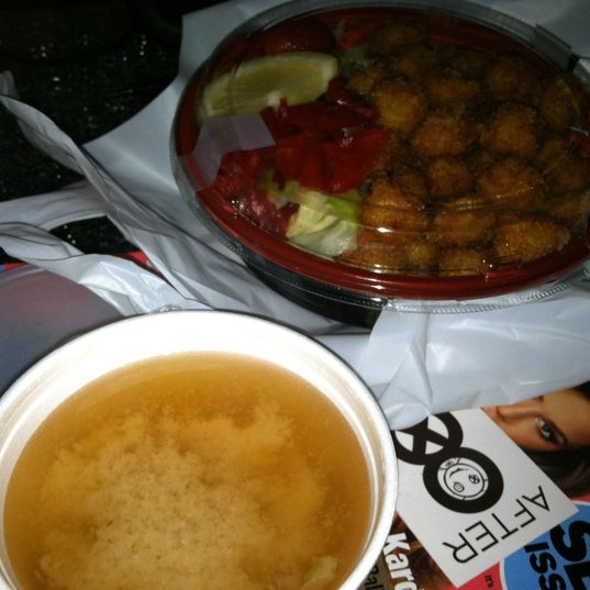 รูปภาพถ่ายที่ Soy Sauce Roll and Bowl โดย fatBuddha เมื่อ 4/15/2012