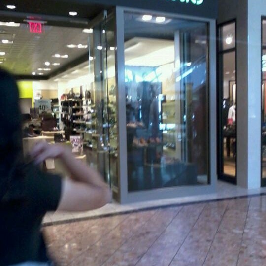 clarks outlet galleria