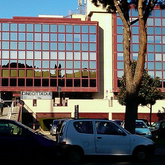 รูปภาพถ่ายที่ CinecittàDue โดย Mihai Stelian I. เมื่อ 1/8/2012
