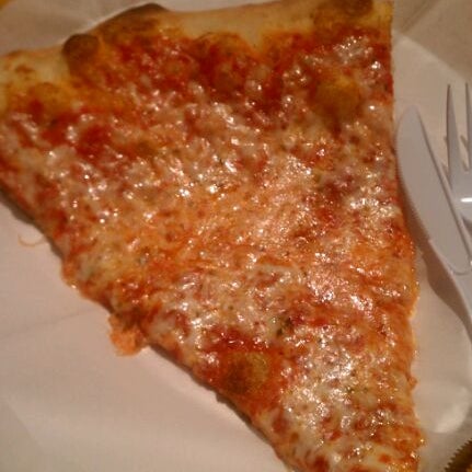 1/21/2012にbrittany i.がDeMo&#39;s Pizzeria &amp; Deliで撮った写真