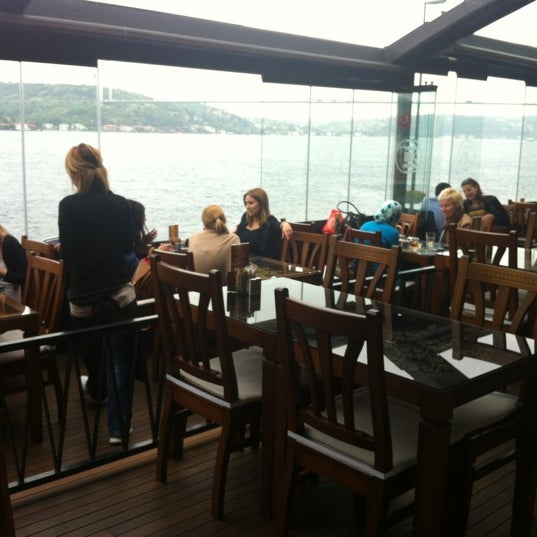 Das Foto wurde bei Taş Kahve Cafe &amp; Restaurant von Taş Kahve E. am 5/12/2012 aufgenommen