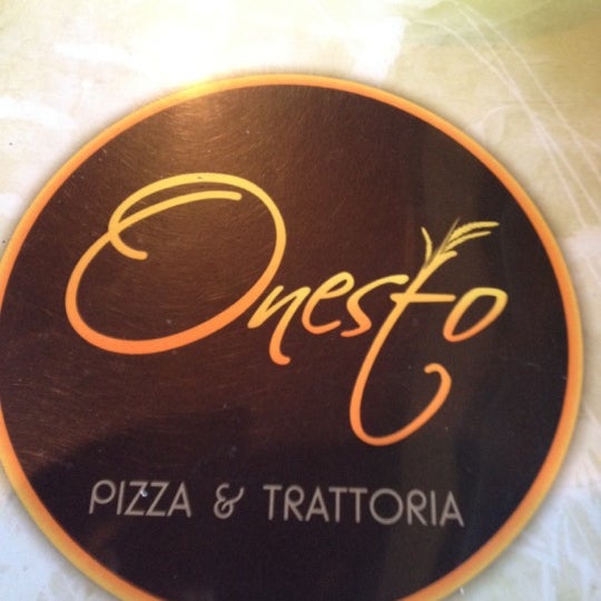 รูปภาพถ่ายที่ Onesto Pizza &amp; Trattoria โดย Paul S. เมื่อ 5/18/2012