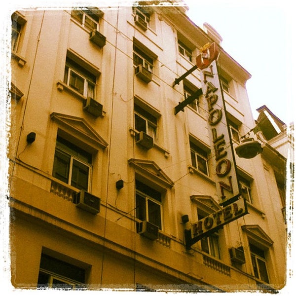 รูปภาพถ่ายที่ Hotel Napoleón โดย Daniela S. เมื่อ 2/21/2012