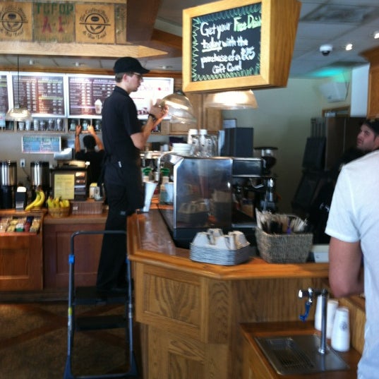 Photo taken at The Coffee Bean &amp; Tea Leaf by Steve R. on 4/22/2012