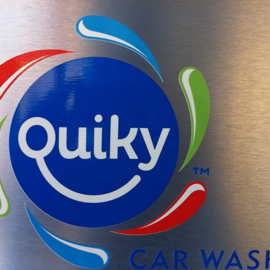 5/30/2012 tarihinde Toby D.ziyaretçi tarafından Quiky Car Wash'de çekilen fotoğraf
