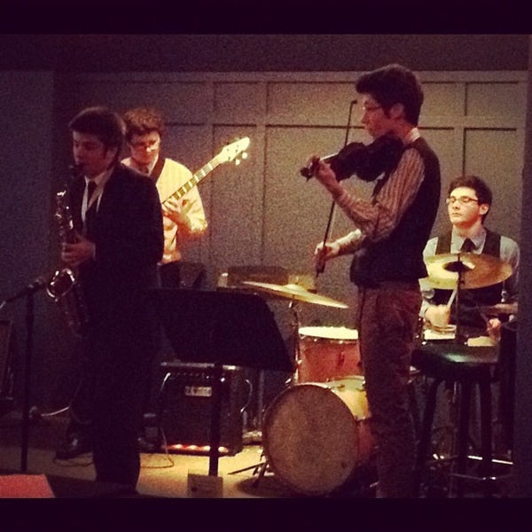 4/28/2012에 Tony B.님이 Blue Wisp Jazz Club에서 찍은 사진