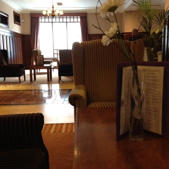 6/16/2012にTeh K.がCamden Court Hotelで撮った写真