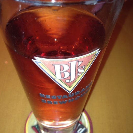 Photo taken at BJ&#39;s Restaurant &amp; Brewhouse by Jenn C. on 6/6/2012