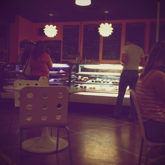 8/5/2012 tarihinde Ericziyaretçi tarafından 2tarts Bakery &amp; Catering'de çekilen fotoğraf