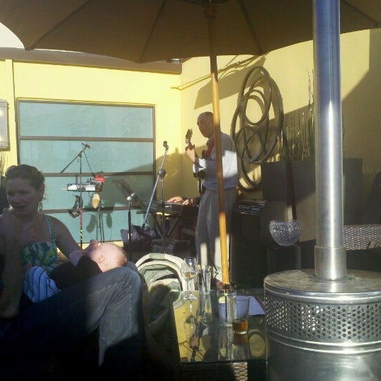 7/21/2012にSteven R.がVivo Rooftop Loungeで撮った写真